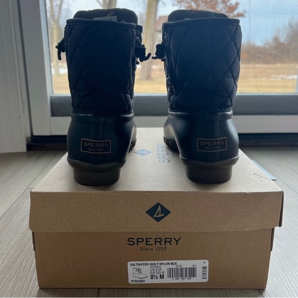 Women's Black Saltwater Quilted
Duck Boot. - Picture 4 of 5